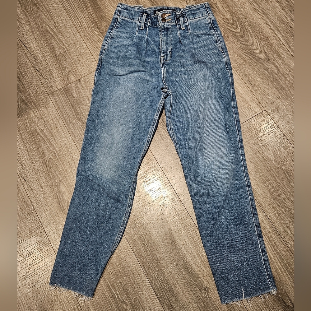 Hollister curvy ultra high rise high waisted mom jeans size 5